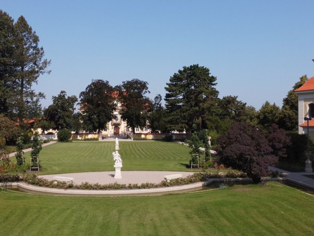 Zámecký park 1